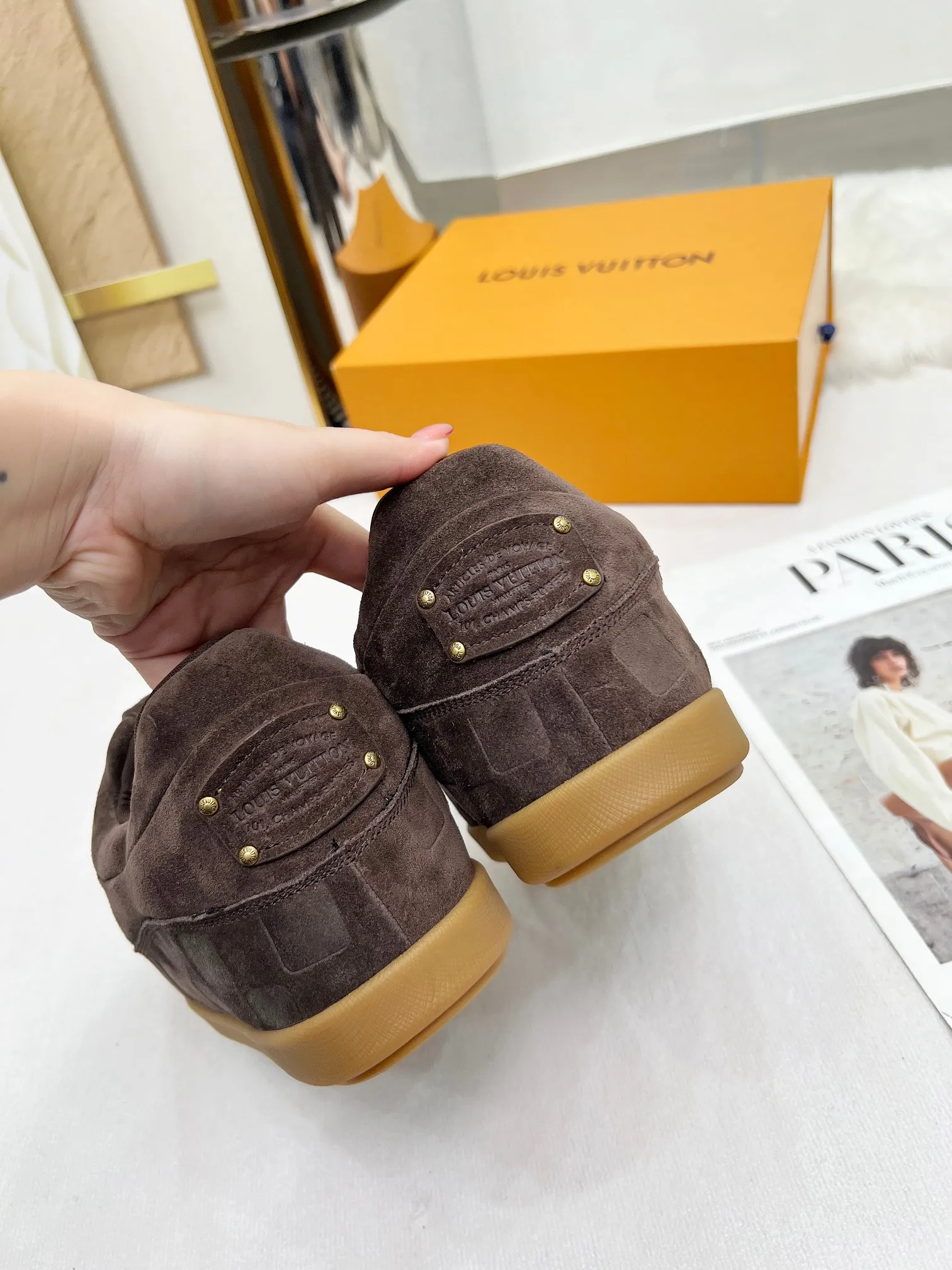 Factory direct sales p660🐘🐘Women's shoes, women's clothing louis vuitton (Louis Vuitton/lv)🔍Autumn and winter~Ugly little chubby, new shoe type YETI🔥🔥🔥🔥 Super street style bread shoes are here! ! ! Chubby is so cute~💞 What a great tool for showing off slim legs! The inner height is increased by 5 cm, the legs are longer and thinner, and the beef tendon bottom is super comfortable, suitable for couples 💞💞💞💞 Fabric: imported high mercerized ox velvet embossed craftsmanship Number of yards: 35-45 yards (46🉑custom-made, non-returnable)